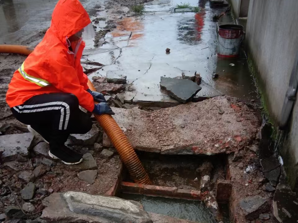 柏乡专业清理污水池 炜誉市政以规范流程守护城市 “肠道”